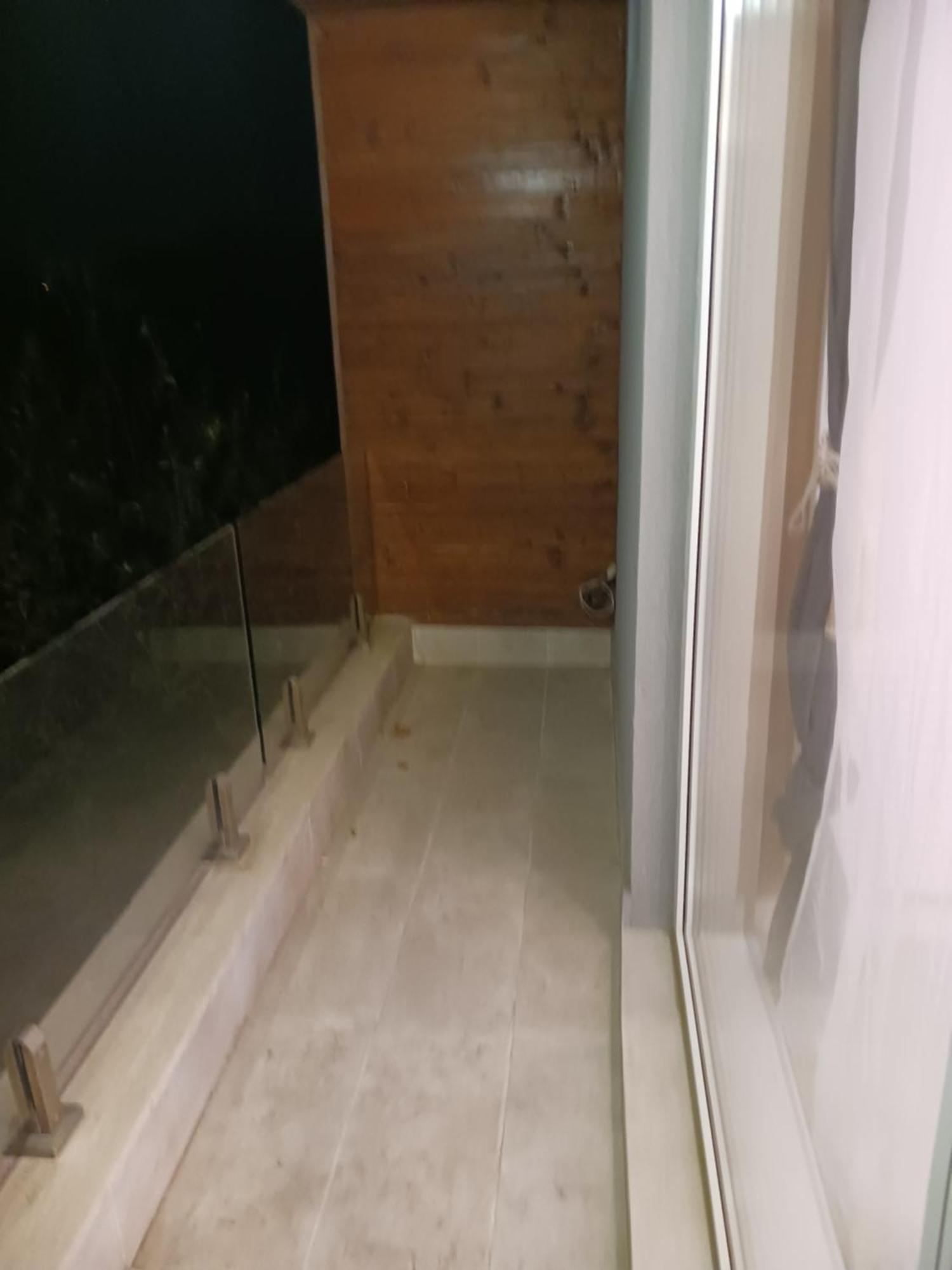 Myky Mouse Nu Primesc Santieristi Si Petrecareti Appartement Boekarest Buitenkant foto