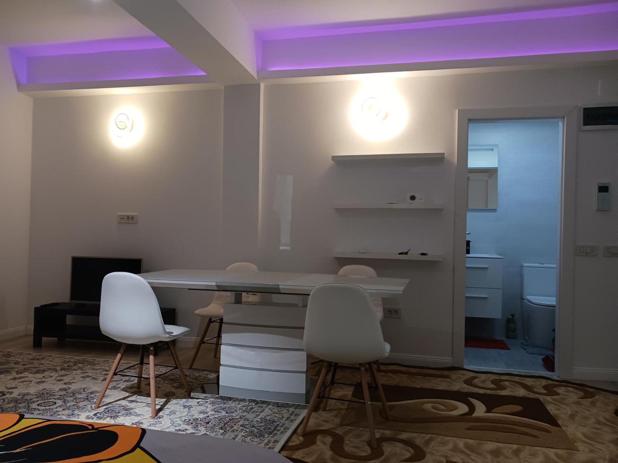 Myky Mouse Nu Primesc Santieristi Si Petrecareti Appartement Boekarest Buitenkant foto