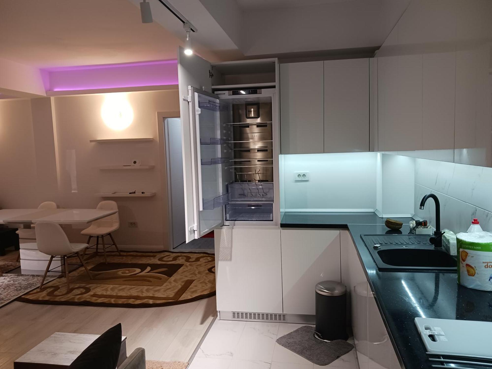 Myky Mouse Nu Primesc Santieristi Si Petrecareti Appartement Boekarest Buitenkant foto